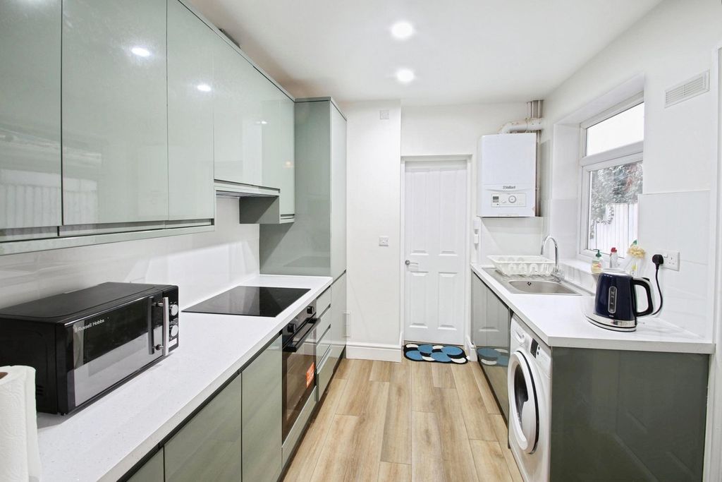 Property photo 2 of 25