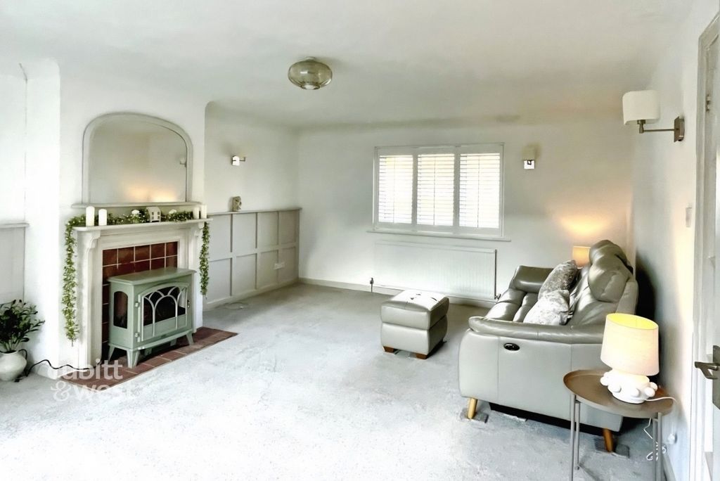 Property photo 3 of 13 E530F43A-51