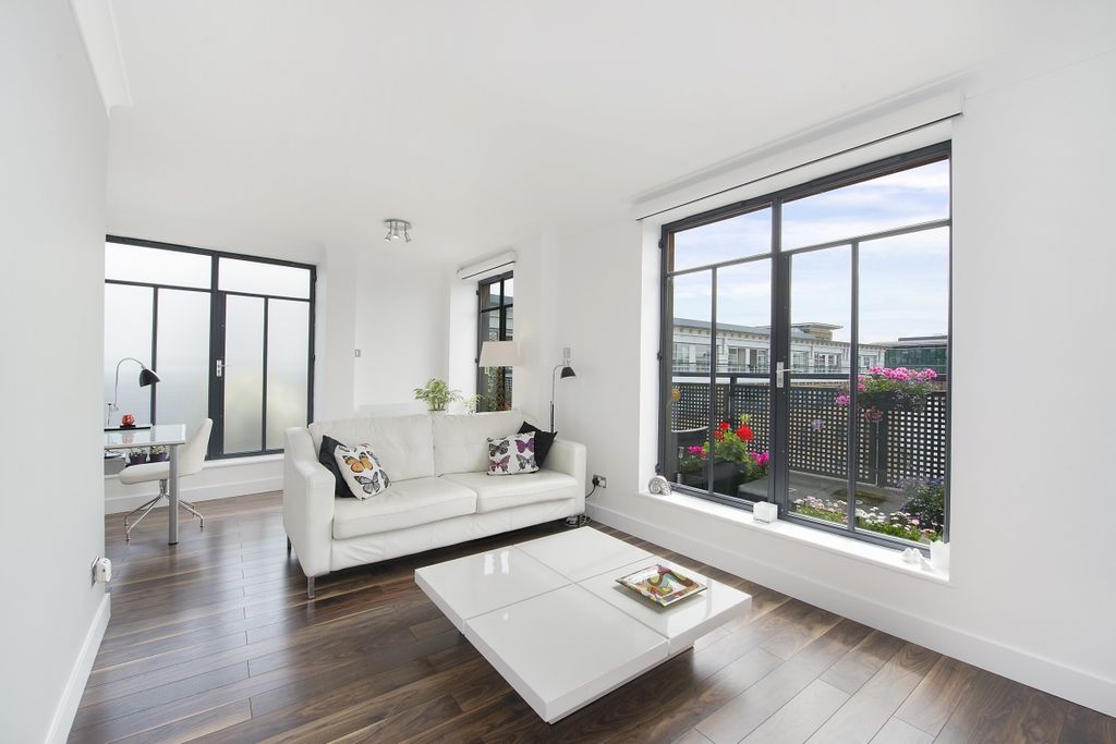 Property photo 1 of 10 Reception (3)_High