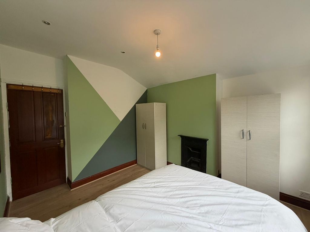 Property photo 3 of 25