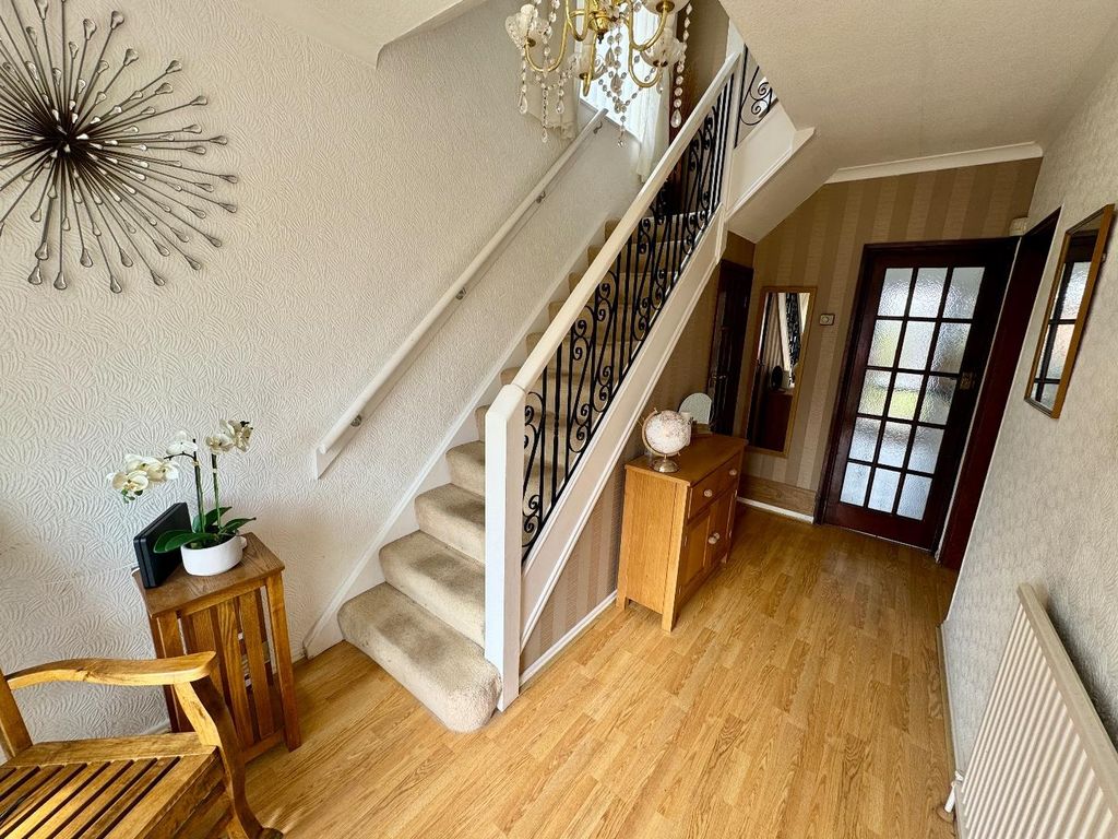 Property photo 2 of 16 Hallway