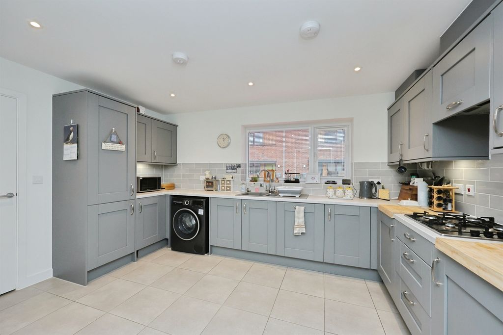 Property photo 2 of 26