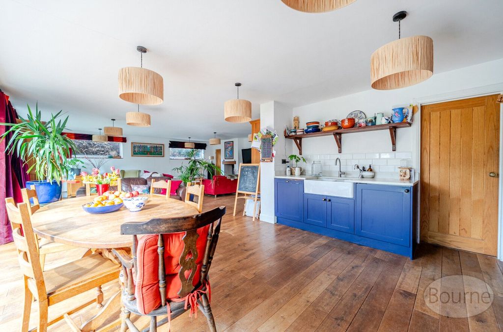 Additional image 6 of 5 bed detached house for salePulens Crescent, Petersfield, Hampshire GU31