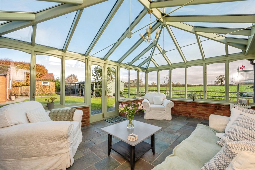 Property photo 2 of 29 Conservatory