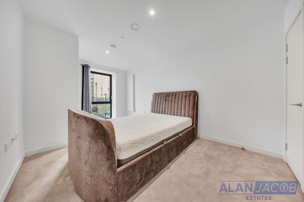 Property photo 2 of 27