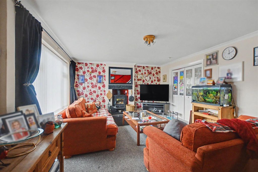 Property photo 3 of 31 Lounge_1.Jpeg