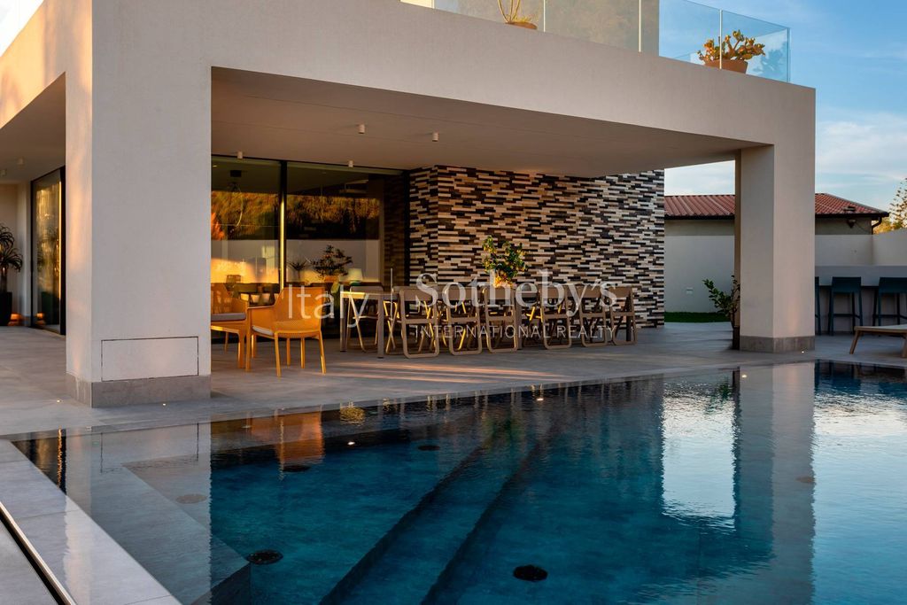 Property photo 2 of 39