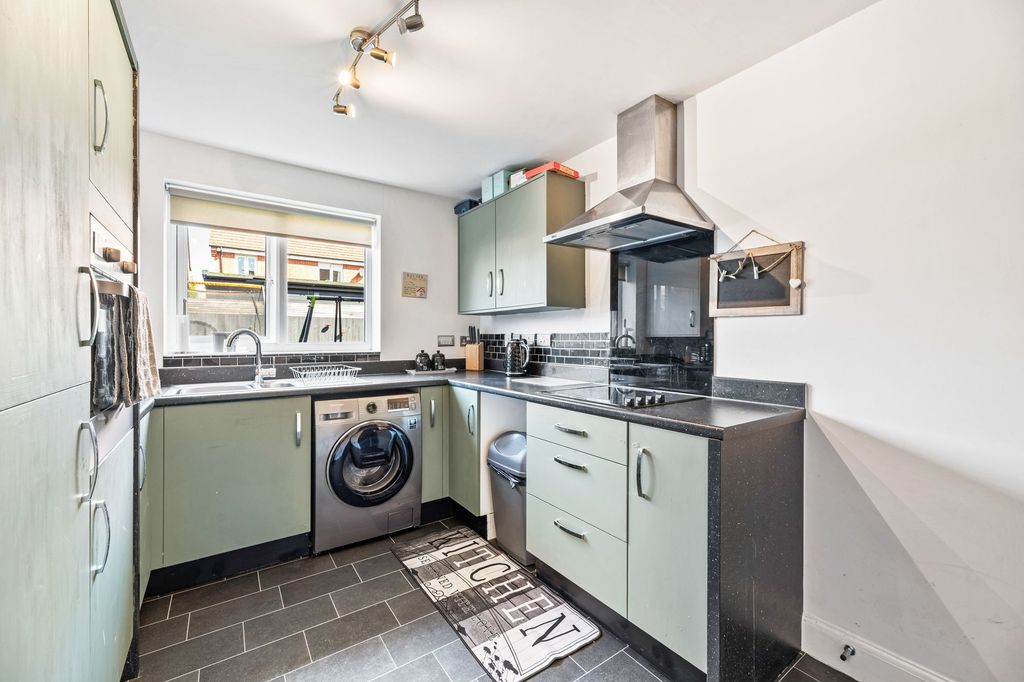 Property photo 3 of 16 Kitchen
