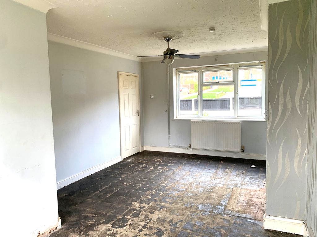 Property photo 3 of 12 l11