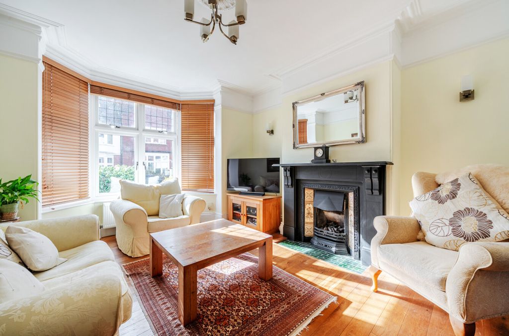 Property photo 2 of 27 Living Room