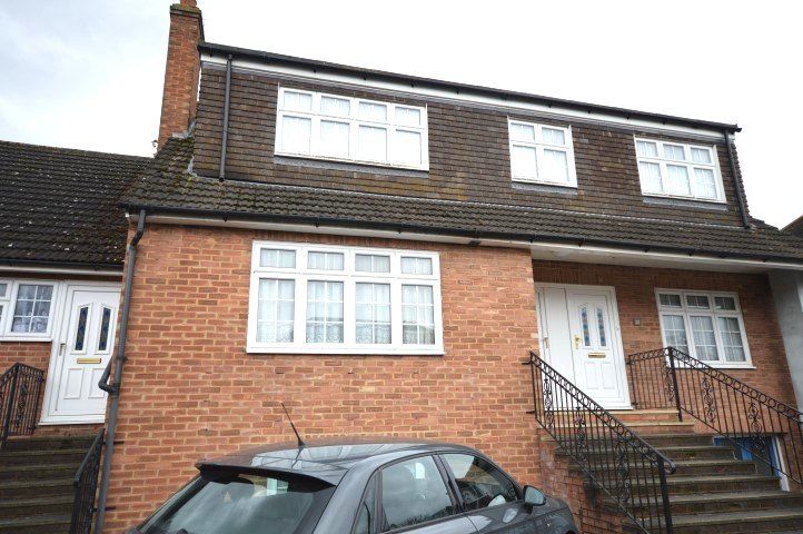 Property photo 1 of 6 2,22 Oaklands Crescent, Chelmsford, Essex, CM2 9Fg