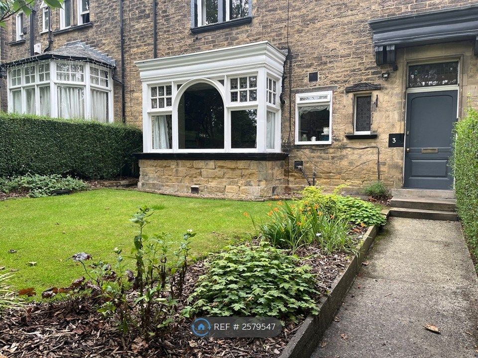 Property photo 1 of 17 Front Garden, Intercom Entry