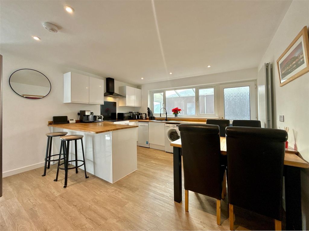 Property photo 3 of 17 Kitchen Diner.Jpg