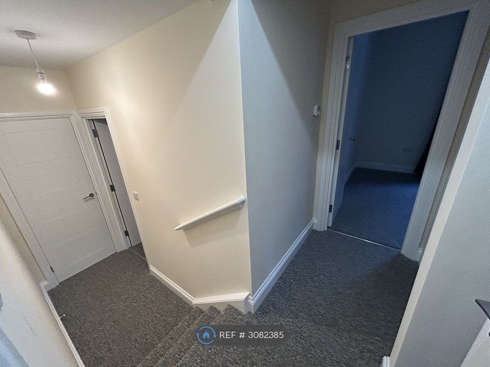 Property photo 2 of 10 Hallway