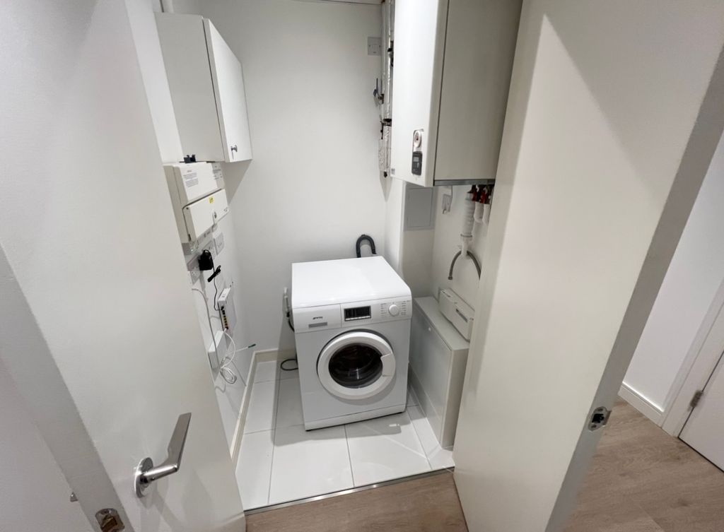 Additional image 7 of 2 bed flat for saleAllen House, Heritage Walk, Brentford TW8