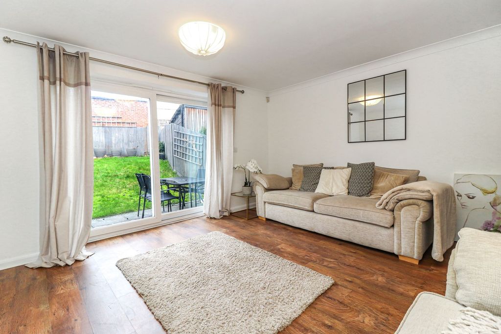 Property photo 3 of 27