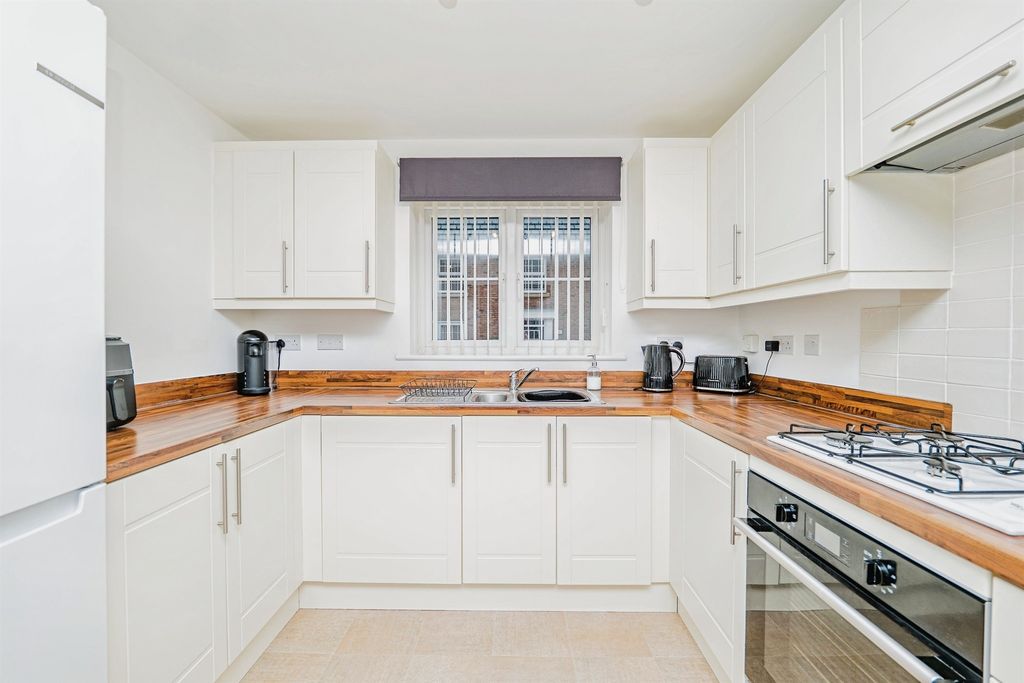 Property photo 2 of 34