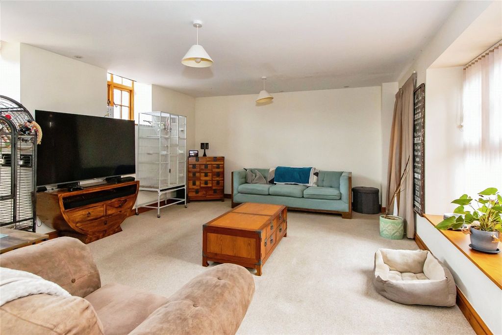 Property photo 2 of 18 Picture No. 13