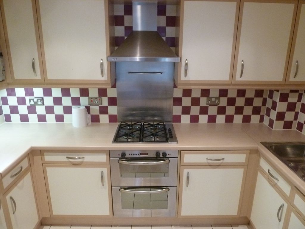 Property photo 3 of 8 Kitchen