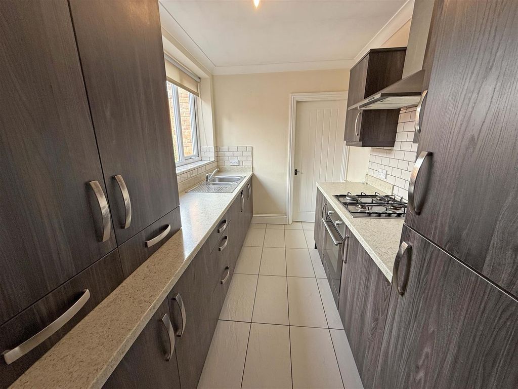 Property photo 2 of 8 Kitchen.Jpg