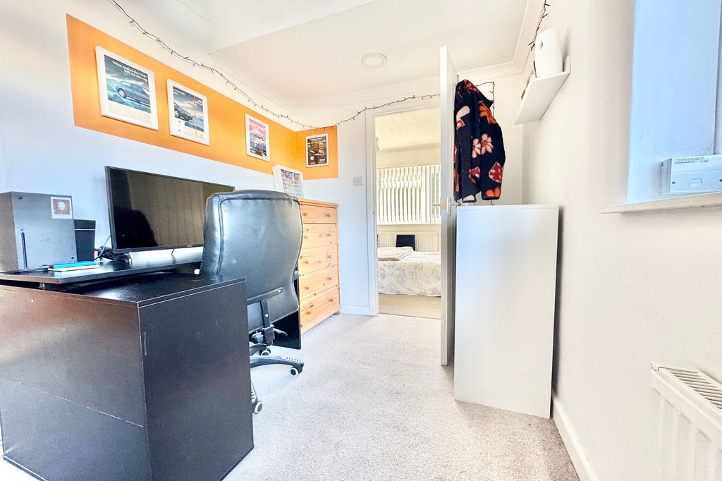 Property photo 3 of 14 Lounge