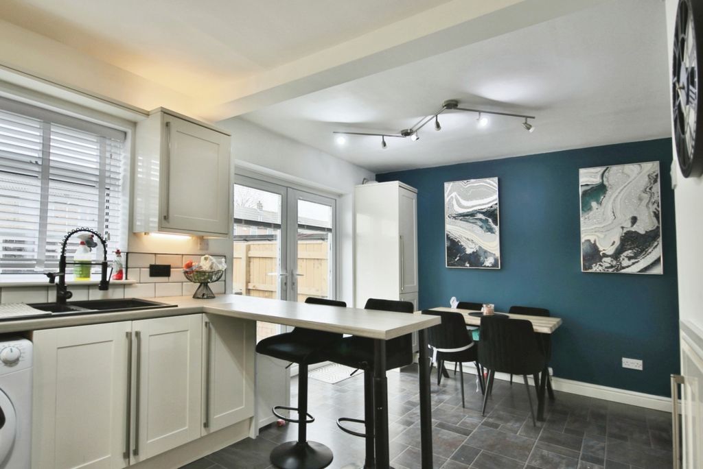 Property photo 2 of 22 4017255