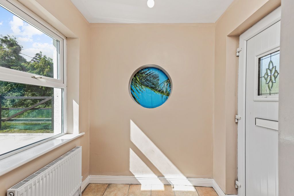 Property photo 2 of 32
