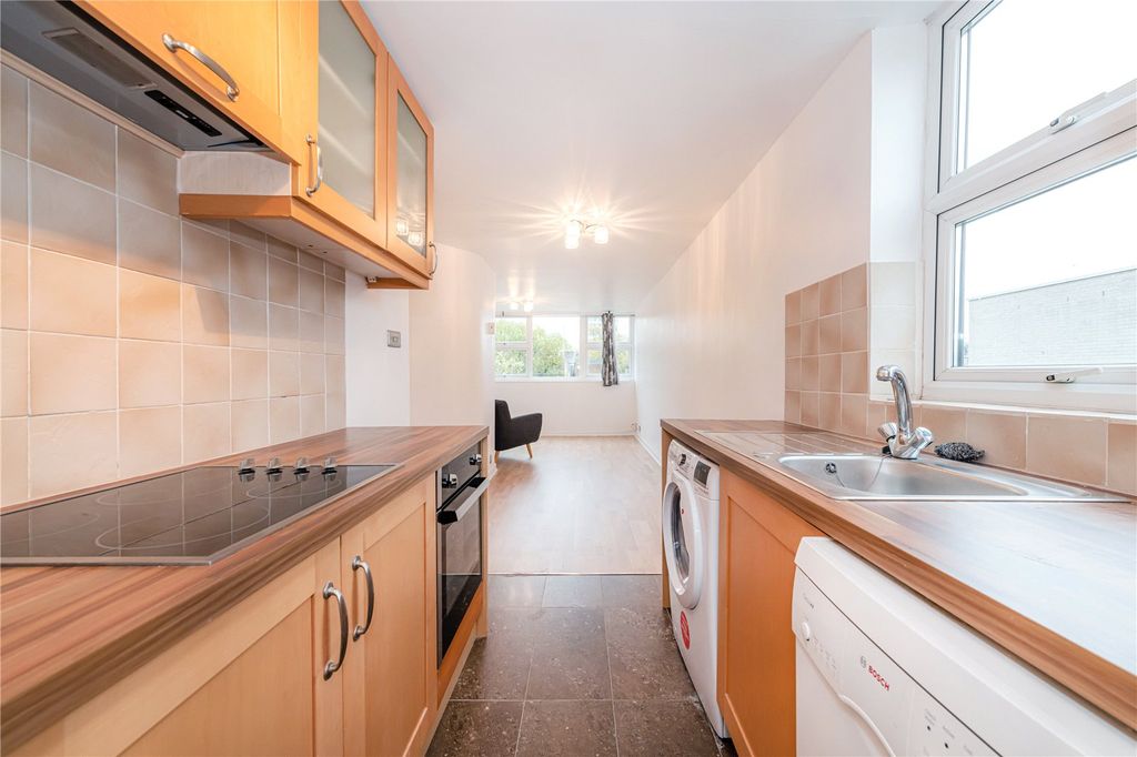 Property photo 2 of 6 Picture No. 24