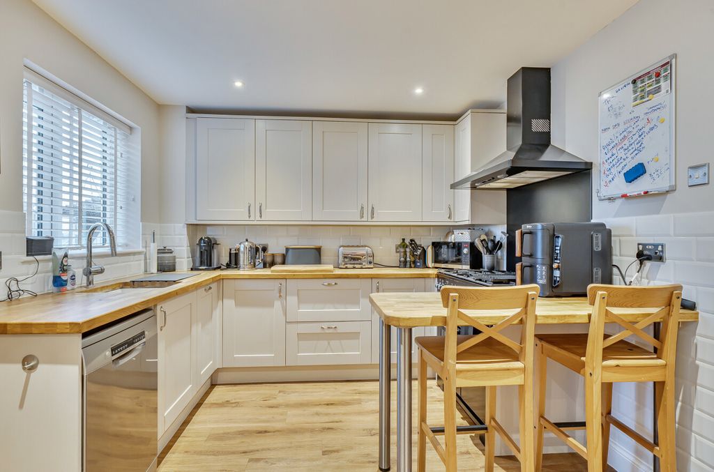 Property photo 3 of 17 1403034-20-6970Fd...