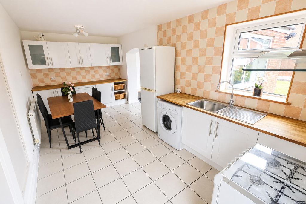 Property photo 3 of 14 Kitchen/Dining Room