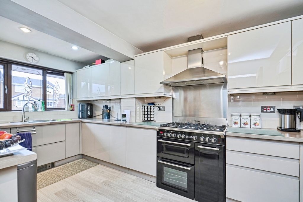 Property photo 3 of 20 Pbox-Img.Jpg
