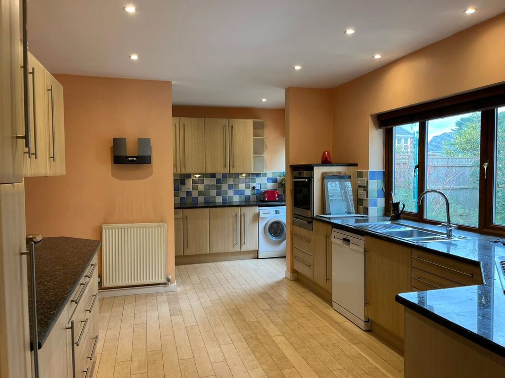 Property photo 2 of 10 Picture No. 12