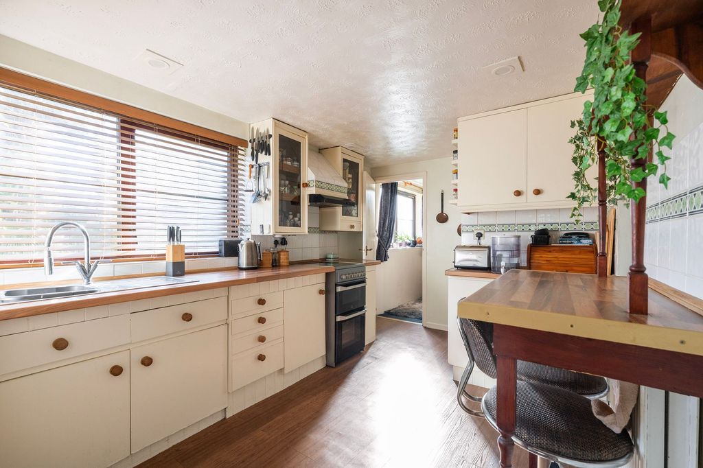 Property photo 3 of 25