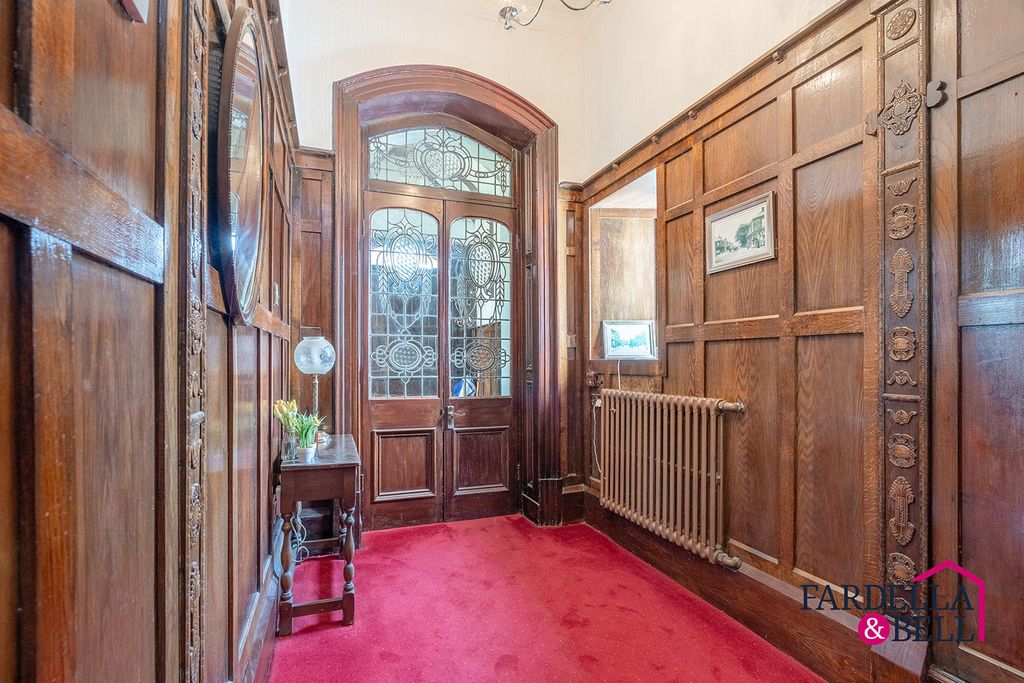 Property photo 2 of 25