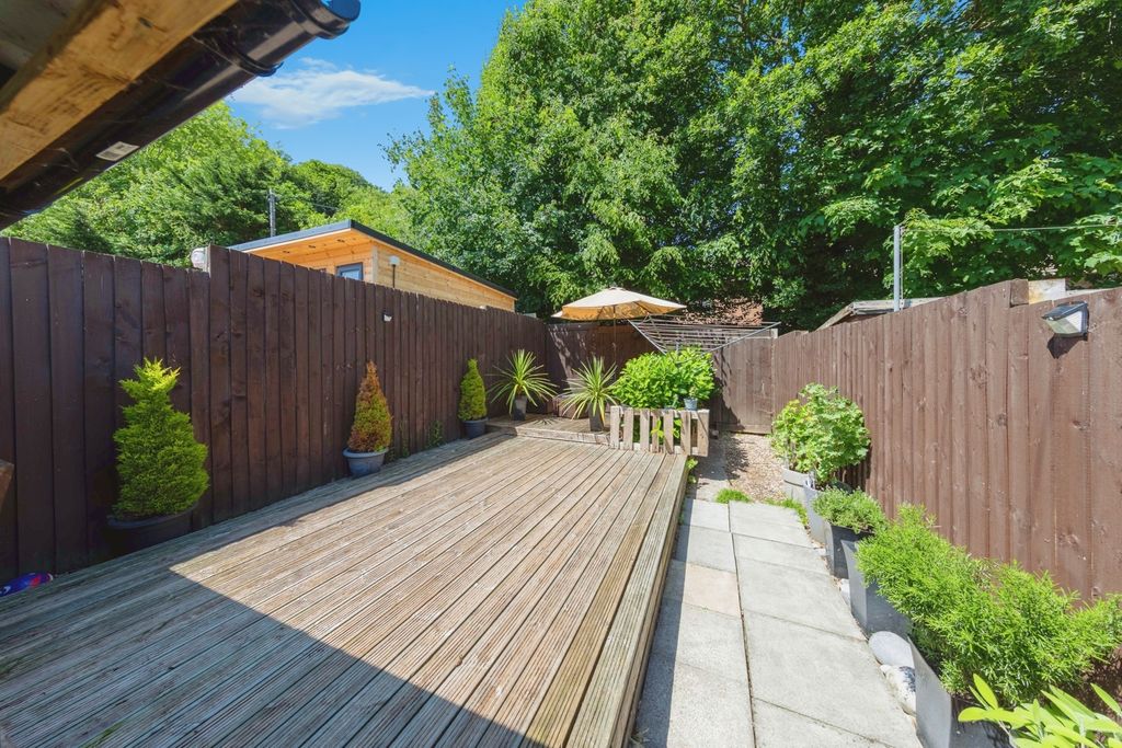 Property photo 2 of 16 Photo