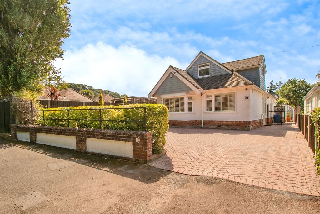 Property photo 1 of 19 Front View