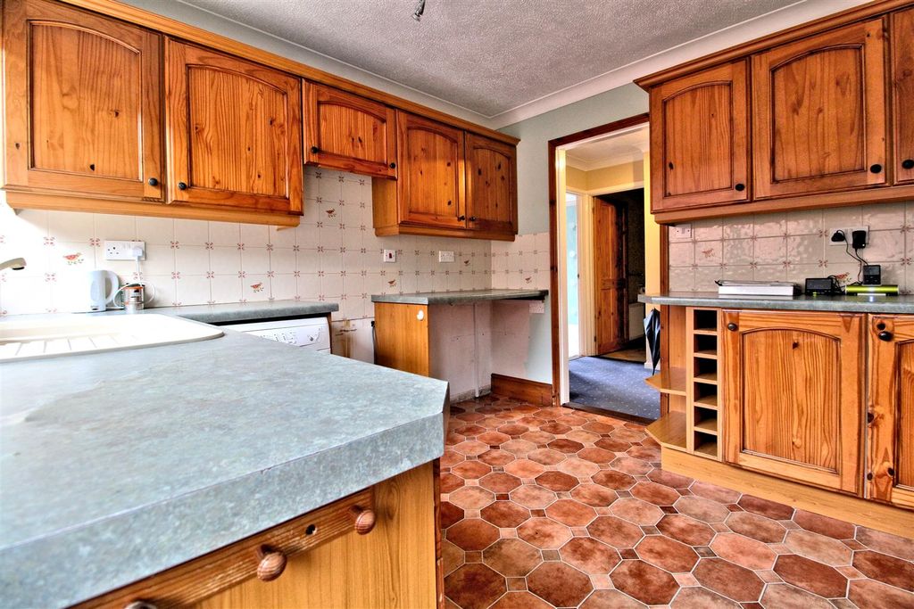 Property photo 2 of 26 Kitchen