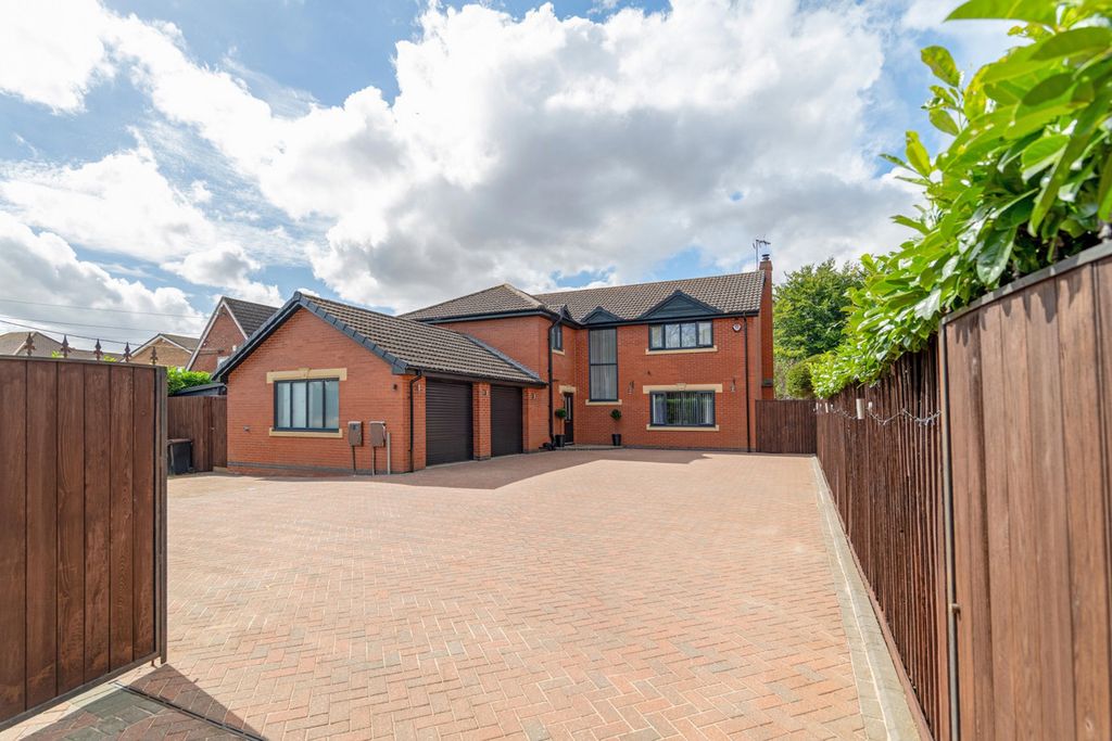 Property photo 3 of 29