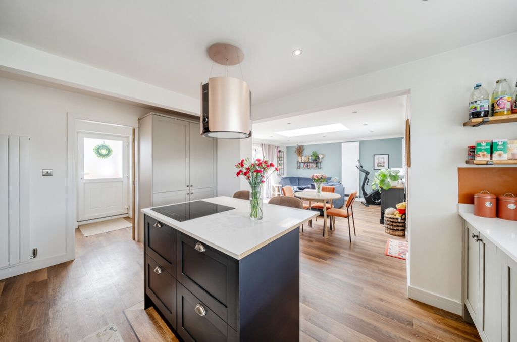 Property photo 2 of 25 1447332-11-69Df99c11E909