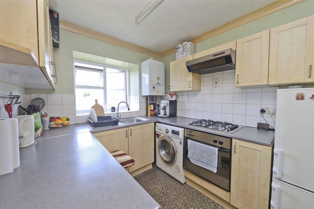 Property photo 3 of 9 Kitchen