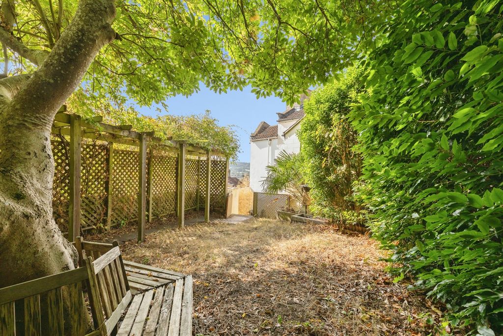 Property photo 2 of 21