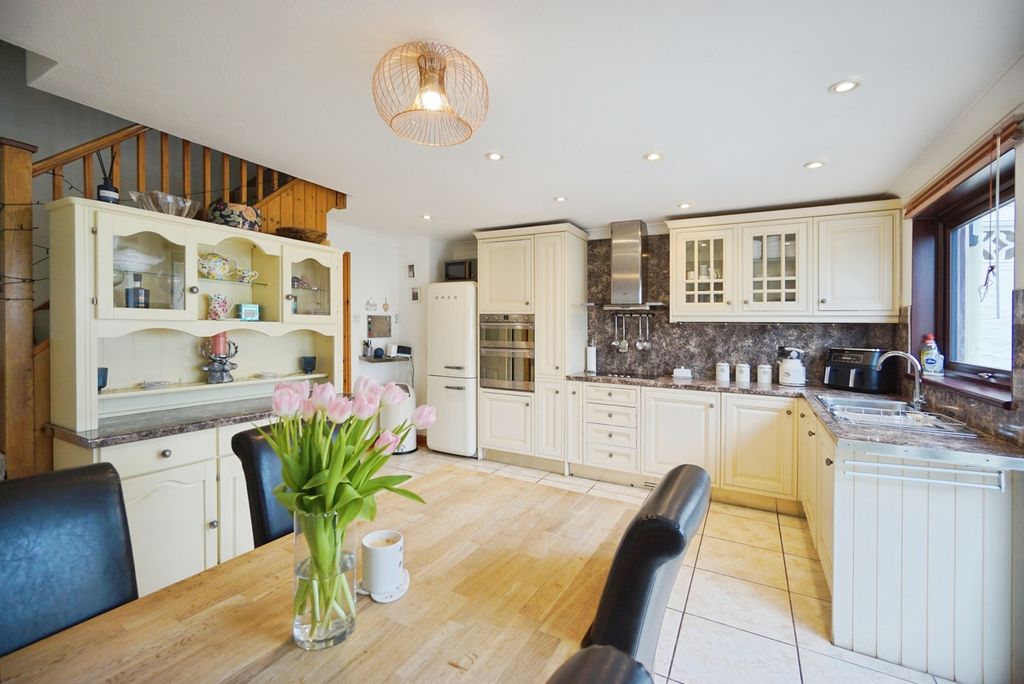 Property photo 3 of 12 Pbox-Img.Jpg