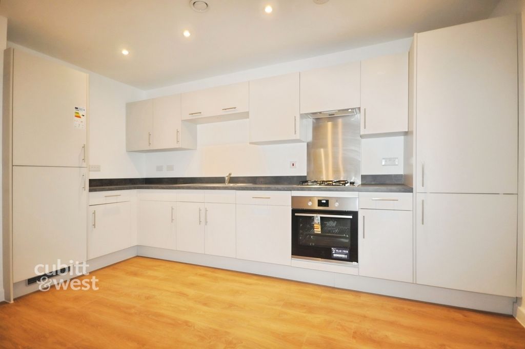 Property photo 2 of 10 Kitchen