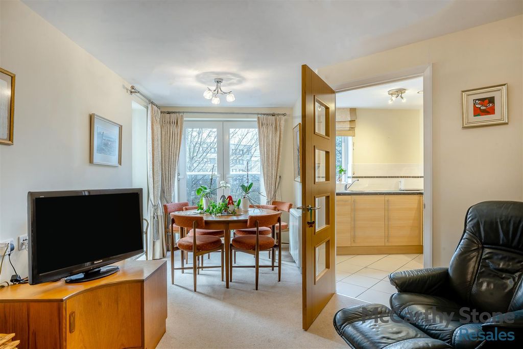 Property photo 3 of 23 8636147-Interior05.Jpg