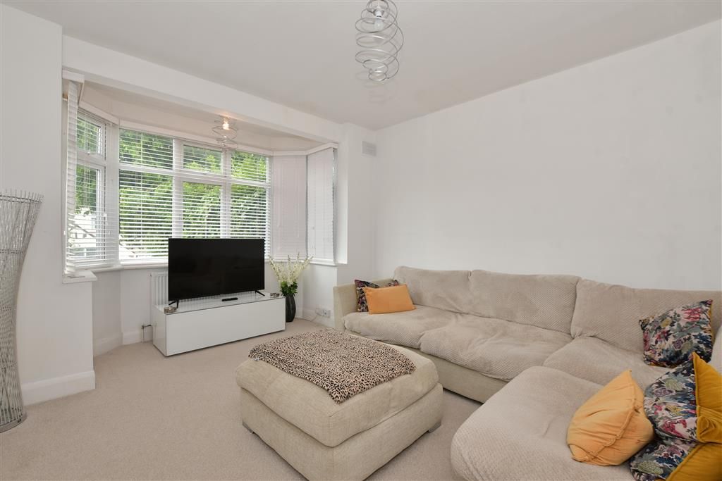 Property photo 3 of 12 Lounge