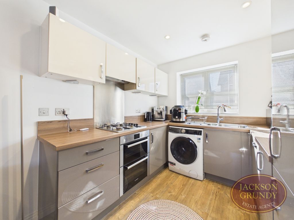 Property photo 3 of 13 Wymondham Close