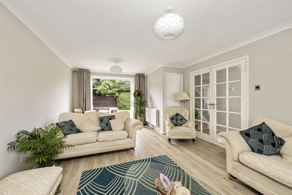 Property photo 3 of 17 Carisbrooke Drive, 10-010.Jpg