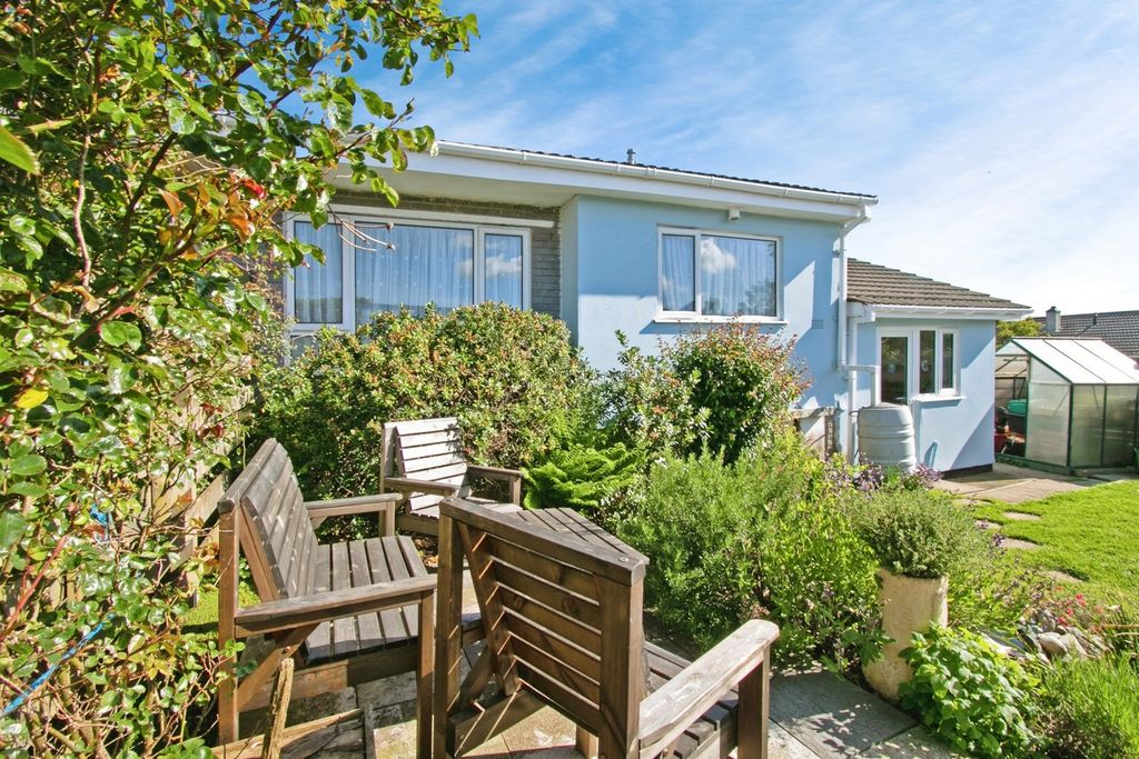 Property photo 3 of 17 Gardens