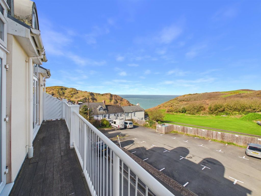 Property photo 3 of 17 Balcony