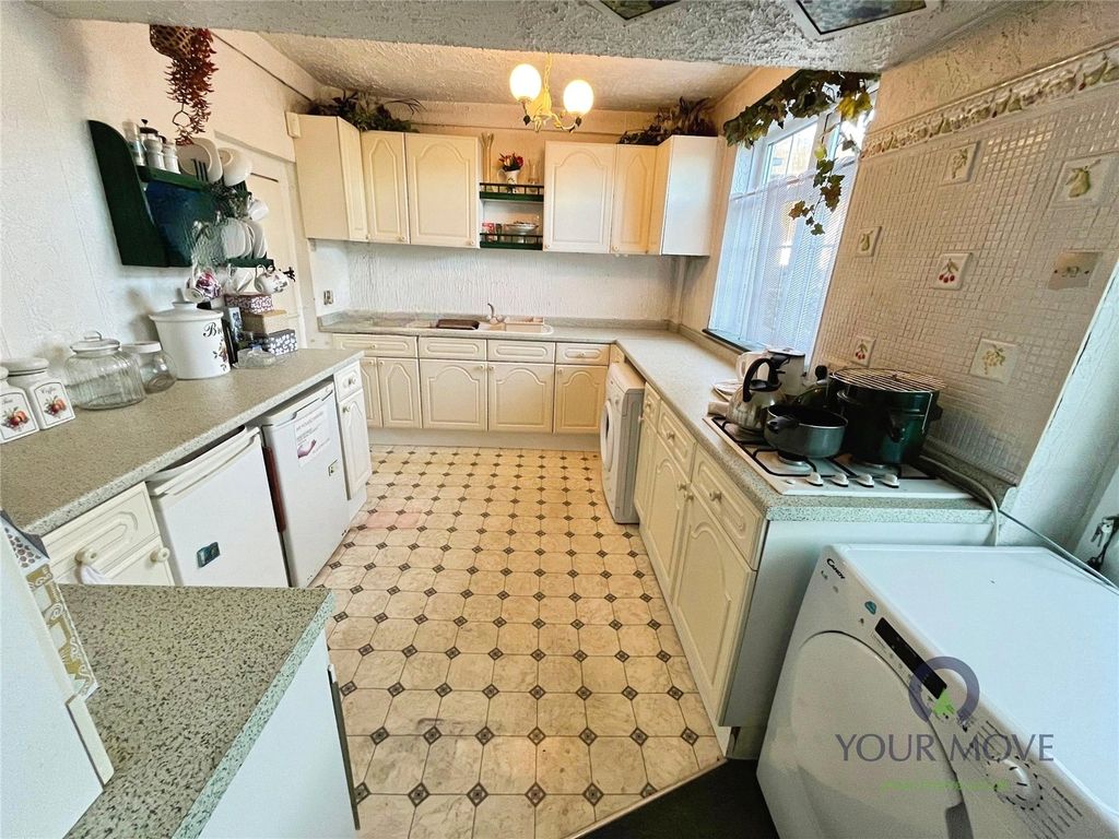 Property photo 2 of 14 Kitchen